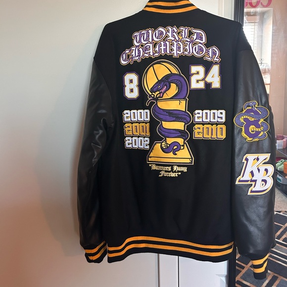 Limited edition Kobe Bryant sports jacket ❤️ - Picture 4 of 4